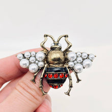 Load image into Gallery viewer, Bee Brooch with Pearls
