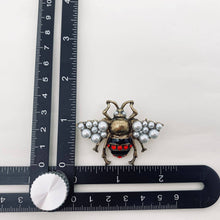 Load image into Gallery viewer, Bee Brooch with Pearls
