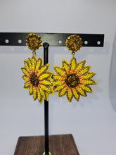 Load image into Gallery viewer, Sunflower Beaded Earrings
