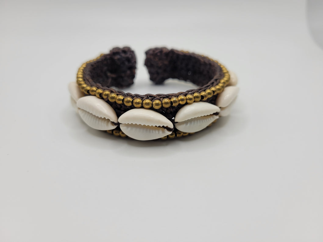Cowry shell bracelet Brown