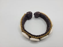 Load image into Gallery viewer, Cowry shell bracelet Brown
