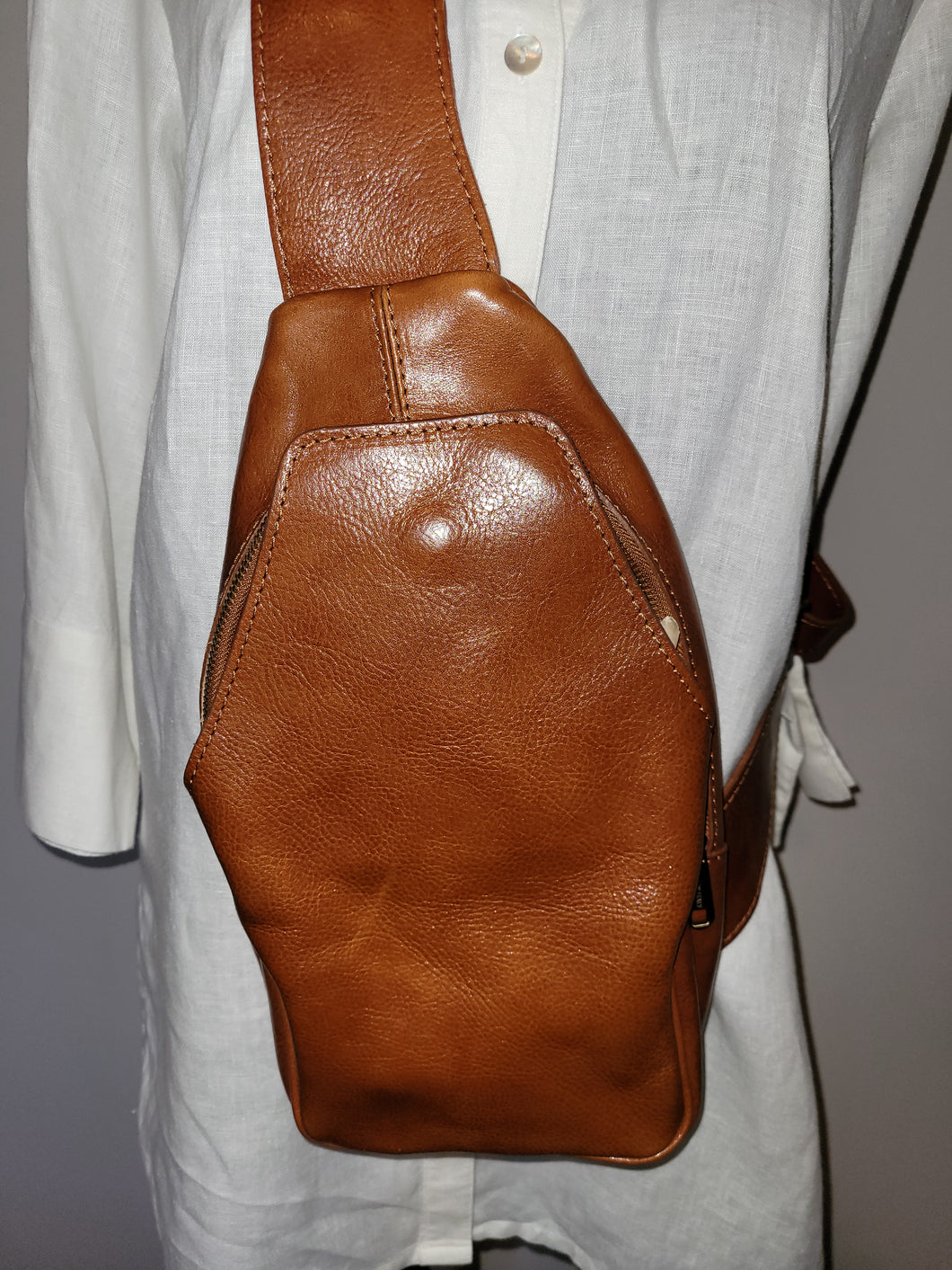 Genuine leather Sling pack Color: Tan Brown