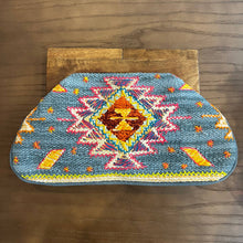 Load image into Gallery viewer, Tapestry Cotton Wooden Handle Clutch Bag
