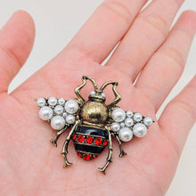 Load image into Gallery viewer, Bee Brooch with Pearls
