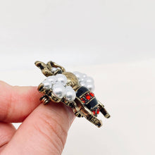 Load image into Gallery viewer, Bee Brooch with Pearls
