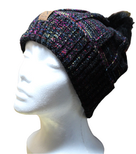 Load image into Gallery viewer, Women&#39;s beanie with pom Black
