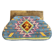 Load image into Gallery viewer, Tapestry Cotton Wooden Handle Clutch Bag

