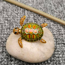 Load image into Gallery viewer, Turtle Brooch: Green
