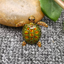 Load image into Gallery viewer, Turtle Brooch: Green
