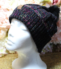 Load image into Gallery viewer, Women&#39;s beanie with pom Black
